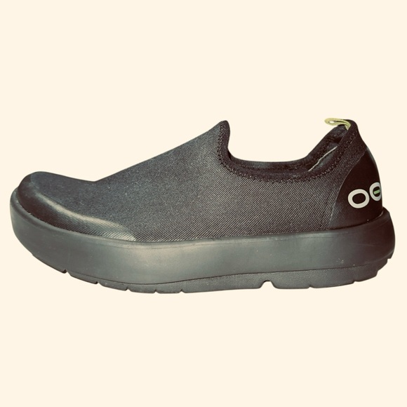 OOFOS OOmg eeZee Womens Sz 7 Black Low Recovery Shoes Sneaker Slip On Minimalist - Picture 9 of 13